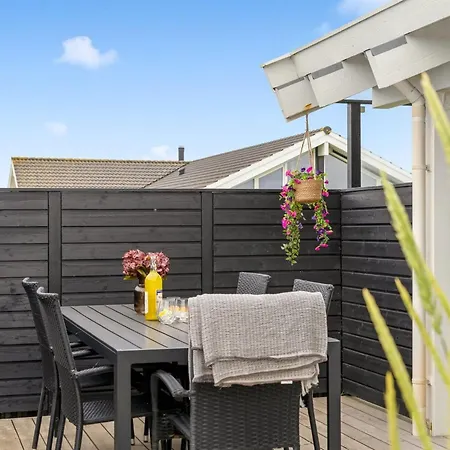 Crista - 500m From The Sea By Interhome